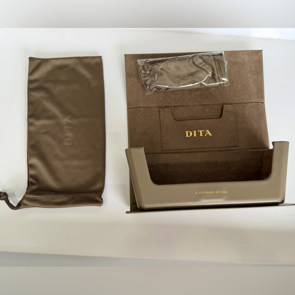 DITA case, soft case and wipe ONLY
